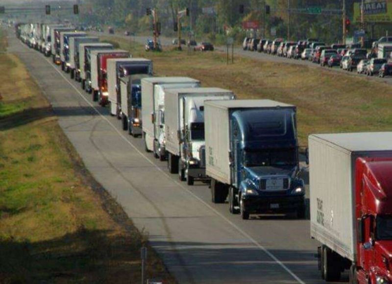 Sikhs Giving Food To Truck Drivers In America 