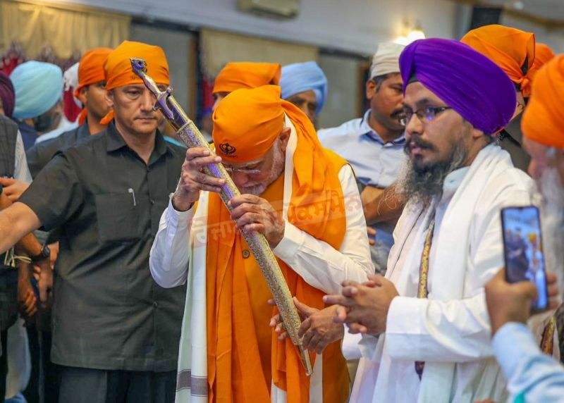 Gurpurab 2023: PM Modi Pays Obeisance at Ameerpet Gurudwara Sahib in Hyderabad 