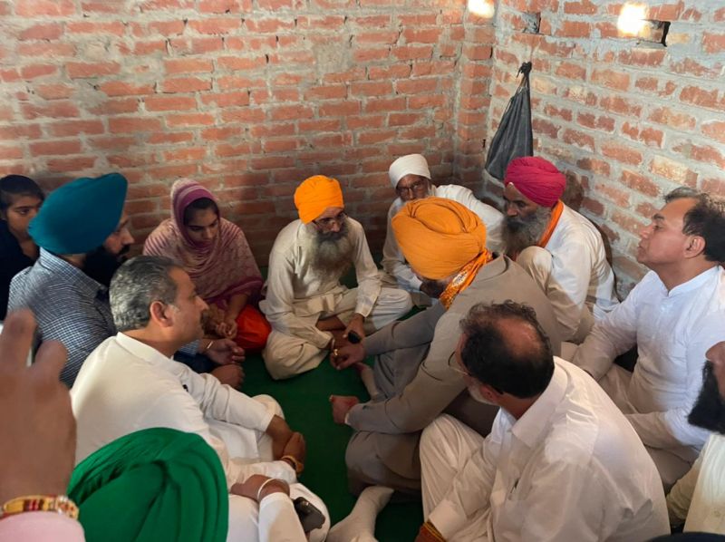 Navjot Singh Sidhu, With Family of Lovepreet Singh 