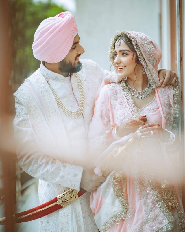 Bollywood Singer Asees Kaur ties the knot with musician Goldie Sohel
