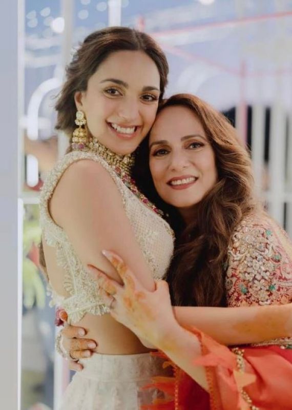 Kiara Advani Shares pics from her wedding on Mother's Day
