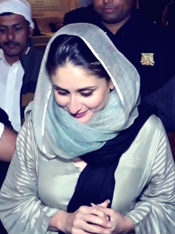  Kareena Kapoor Khan visits Darbar Sahib in Amritsar
