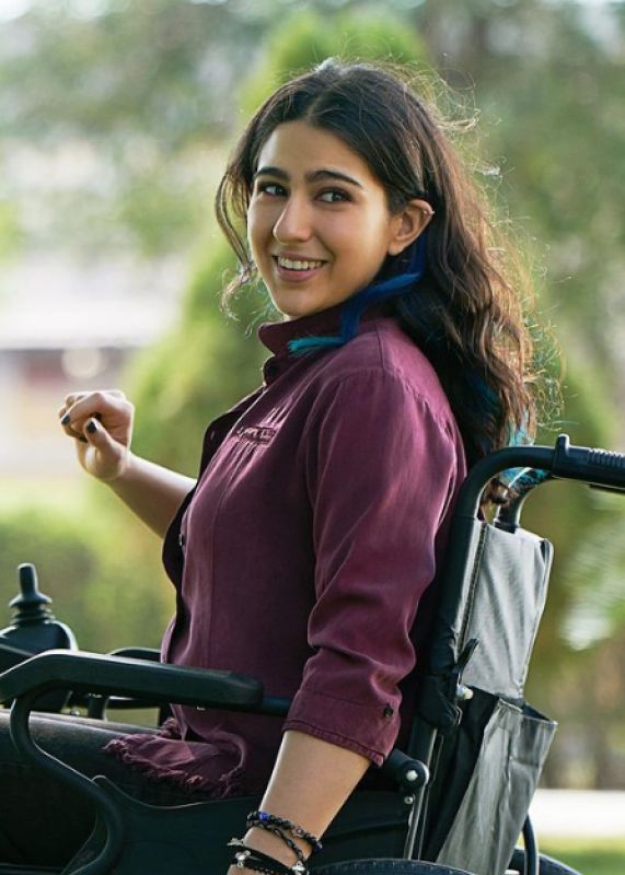 Various Moods of Sara Ali Khan's Character 'Meesha' from Gaslight 