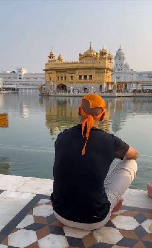 Indian Cricketer Shikhar Dhawan Pays Obeisance at Golden Temple, Amritsar
 