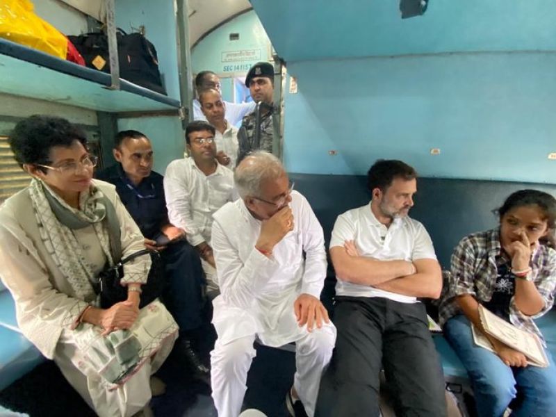 Rahul Gandhi Interacts with Train Passengers from Bilaspur to Raipur in Chhattisgarh