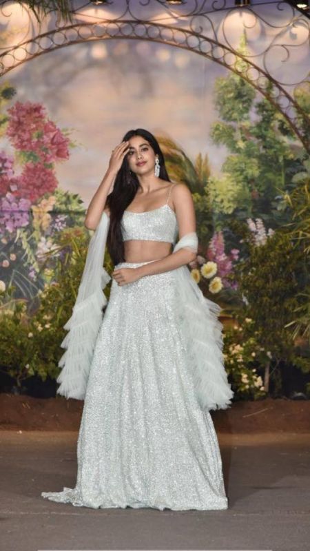 Sonamkapoor and anandahuja at wedding reception