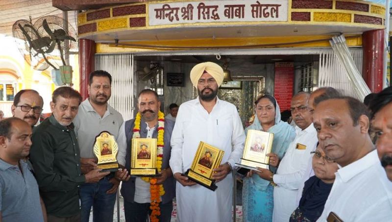 Paid Obeisance at Gurdwara Sahib and Baba Sodal Ji temple of the city
