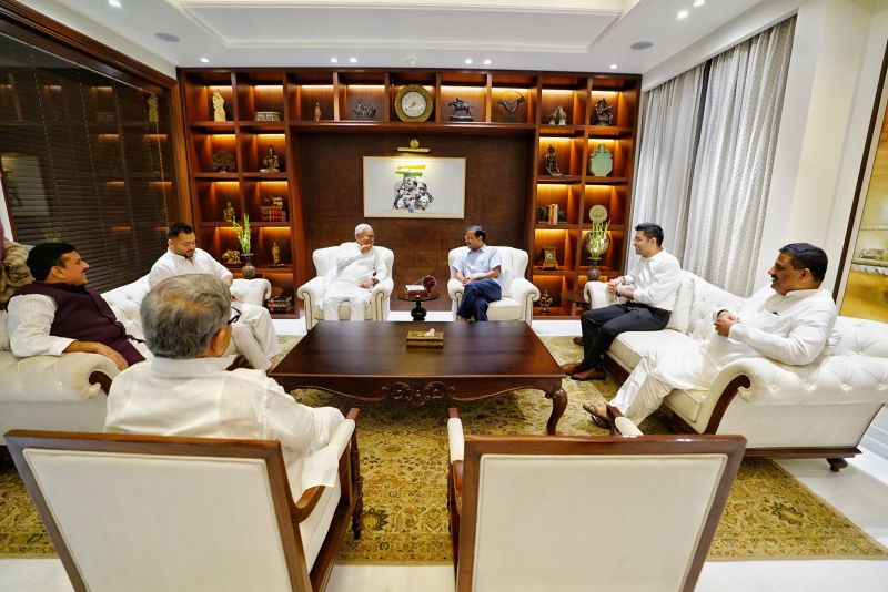 Bihar CM Nitish Kumar & Deputy CM Tejashwi Yadav arrived at Delhi CM Arvind Kejriwal's Residence Yesterday, Discussion held on the current political situation of the country
