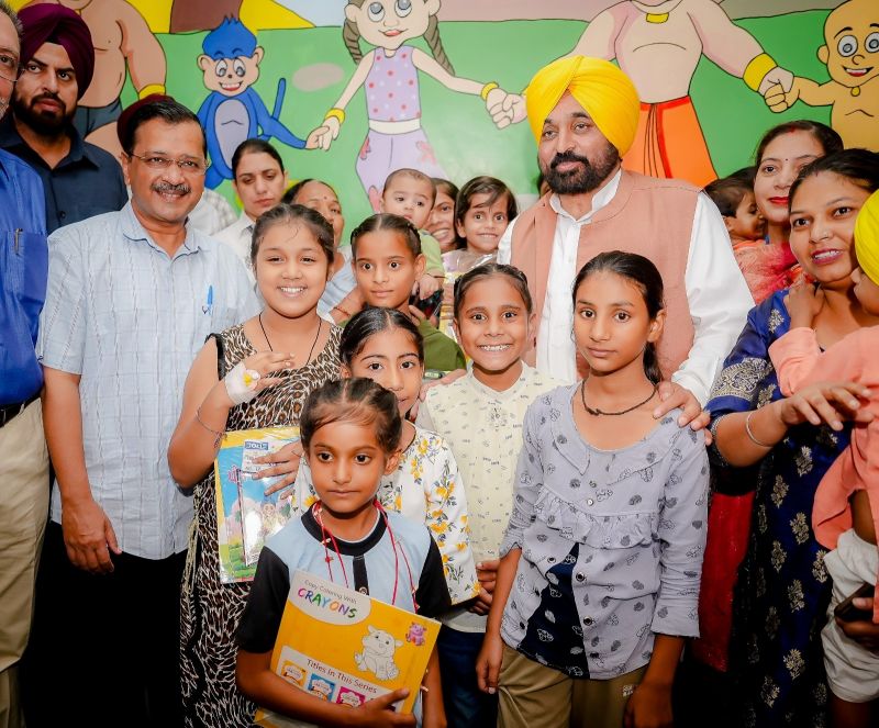 CM Bhagwant Mann & Delhi CM Arvind Kejriwal Interacted with Patients in Patiala Hospital, See Pics