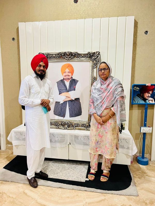 Pal Singh Samaon Presents 'Sandhara' to Mata Charan Kaur on the Joyful Occasion of Teeyan