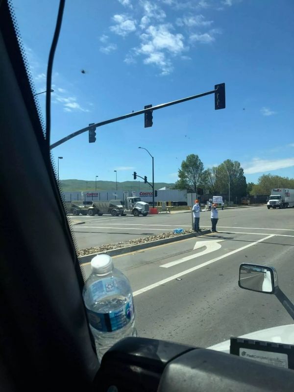 Sikhs Giving Food To Truck Drivers In America 