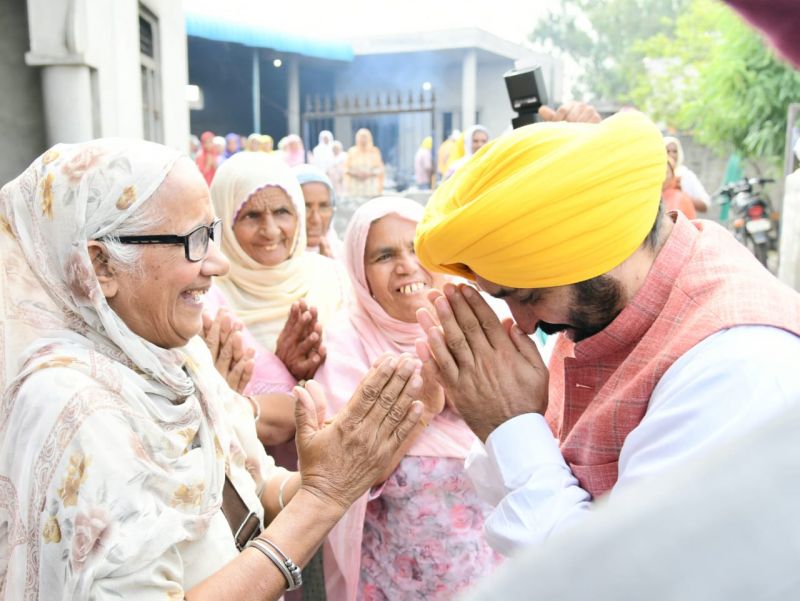 CM Bhagwant Mann Pays Obeisance at Gurdwara in Village Satoj on the occasion of his Birthday