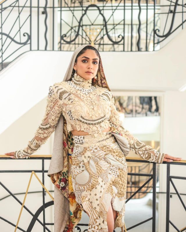  Mrunal Thakur's Magnificent Look at Cannes 2023 