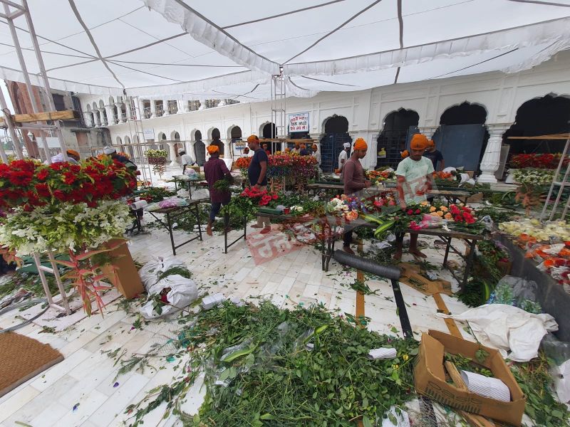 Exquisite Flower Decorations Adorn Golden Temple & Akal Takht Sahib for Sri Guru Granth Sahib Ji's Prakash Purab Celebration
