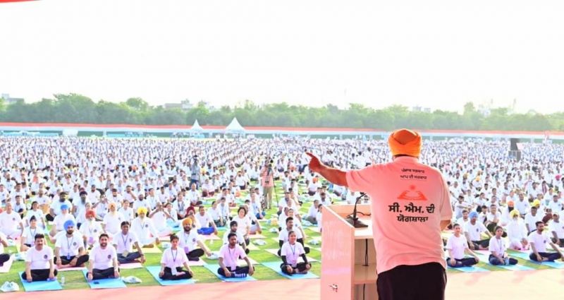 CM Bhagwant Mann Practiced Yoga with nearly 15,000 People at Jalandhar 
