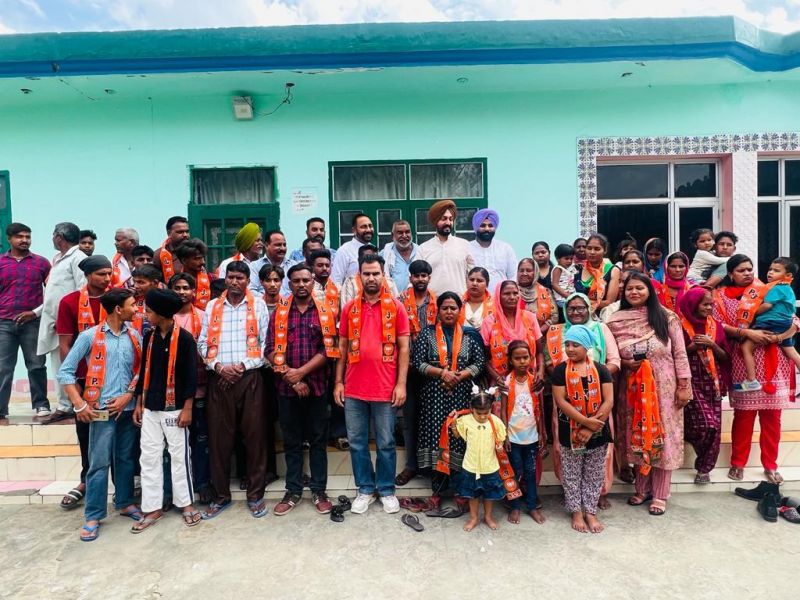 Jalandhar Lok Sabha by-polls: Sarpanch & Panch belonging to different parties joins BJP in presence of BJP State Secretary Parminder Singh Brar 
