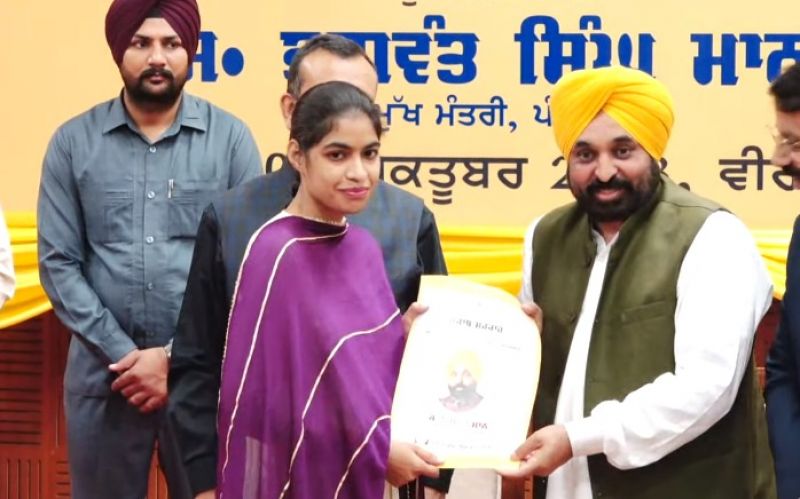 Chief Minister Bhagwant Mann handed over appointment letters to 272 newly appointed Cooperative Society Inspectors in Cooperative Department
