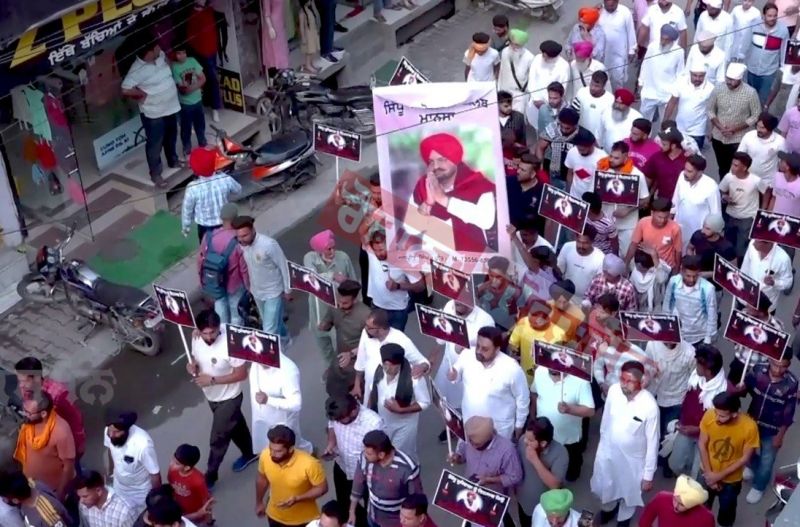 Sidhu Moose Wala 1st Death Anniversary: Large No of People took part in the Candle March in memory of Late Punjabi Singer Sidhu Moose Wala, Sidhu's mother Charan Kaur Demanded Justice 
