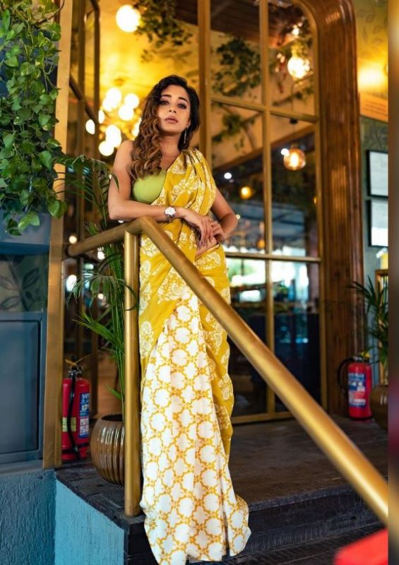 TV Star Tina Dutta Looks Amazing in Indian Outfit
