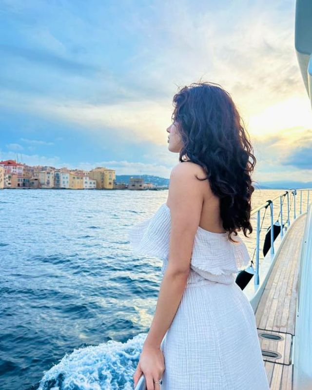Enchanting Glimpses: Janhvi Kapoor's Exquisite European Vacation Captured in Photos

