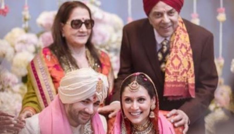 Rare Pics Dharmendra's Wife from Karan Deol’s Wedding, See Here 
