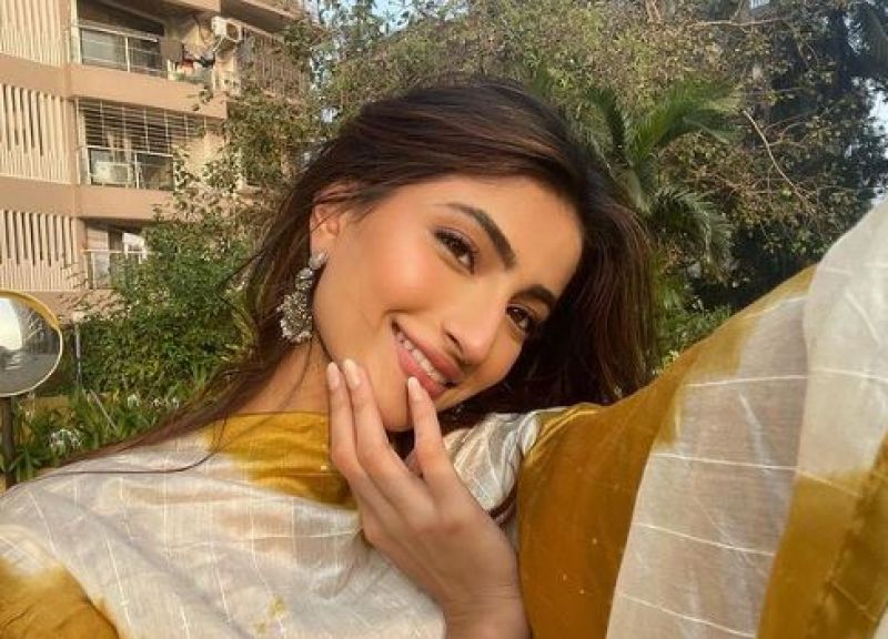 Palak Tiwari shines bright in yellow suit