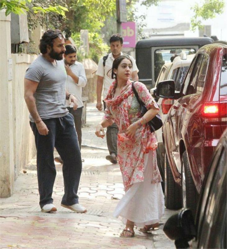 Sara Reached Director's Office With Her Dad Saif