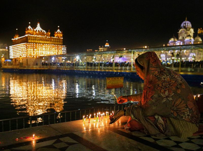 Golden Temple Adorned in Radiance: Deepmala Illuminates Celebration of Gurpurab