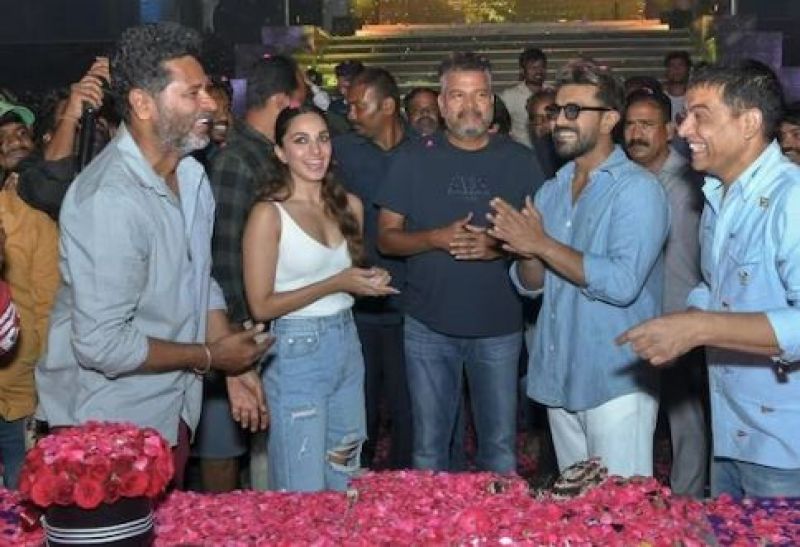  RC 15 Makers Celebrates Ram Charan's Birthday on Set 
